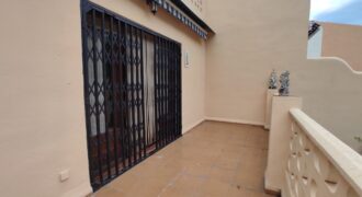 CASA PAREADA A POCOS METROS DE LA PLAYA