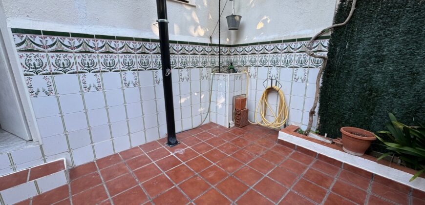 CASA ADOSADA A POCOS METROS DE LA PLAYA