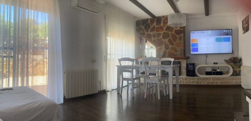 CASA ADOSADA A POCOS MINUTOS DE LA PLAYA Y CENTRO