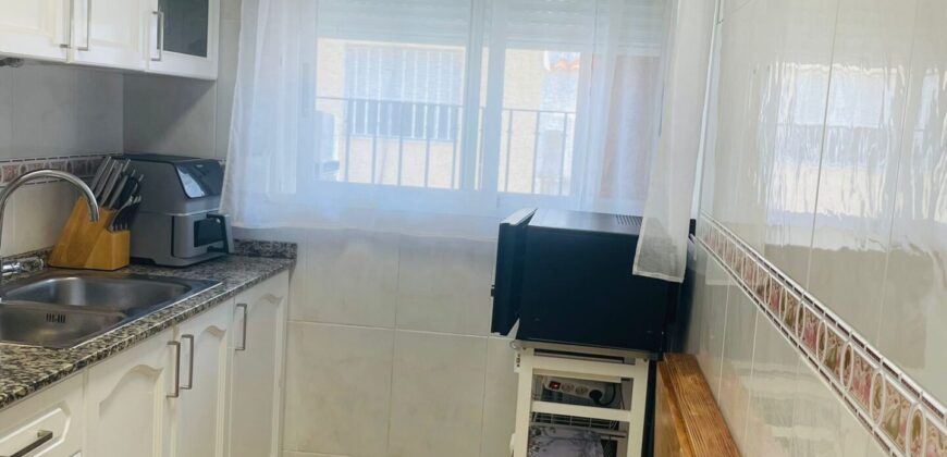 CASA ADOSADA A POCOS MINUTOS DE LA PLAYA Y CENTRO