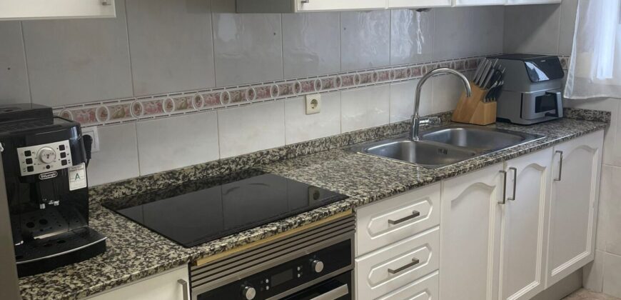 CASA ADOSADA A POCOS MINUTOS DE LA PLAYA Y CENTRO