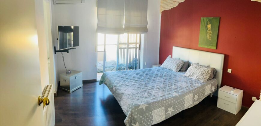 CASA ADOSADA A POCOS MINUTOS DE LA PLAYA Y CENTRO