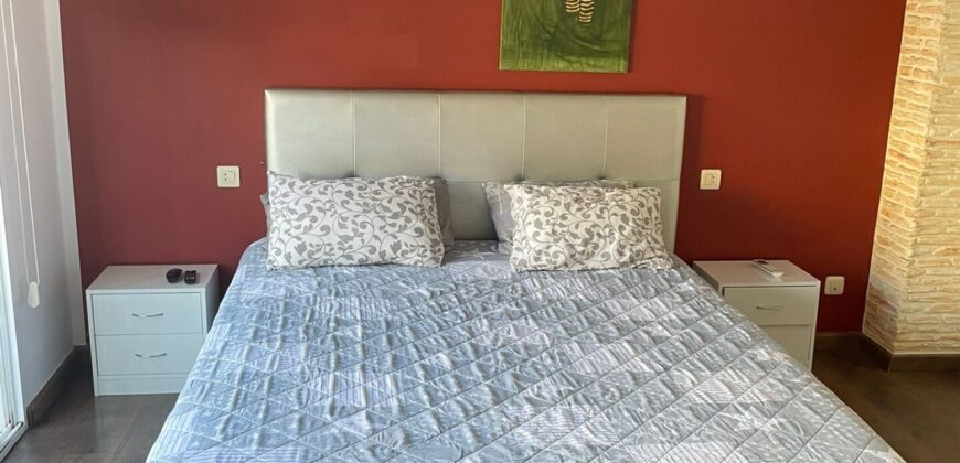 CASA ADOSADA A POCOS MINUTOS DE LA PLAYA Y CENTRO