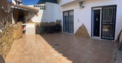 CASA ADOSADA A POCOS MINUTOS DE LA PLAYA Y CENTRO