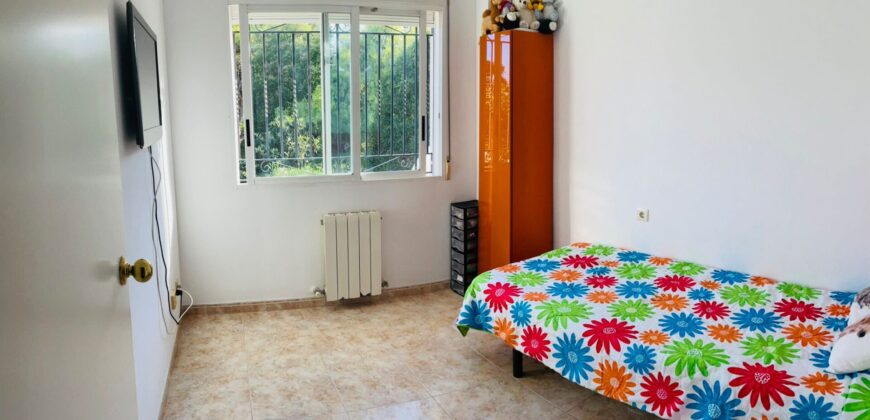 CASA ADOSADA A POCOS MINUTOS DE LA PLAYA Y CENTRO