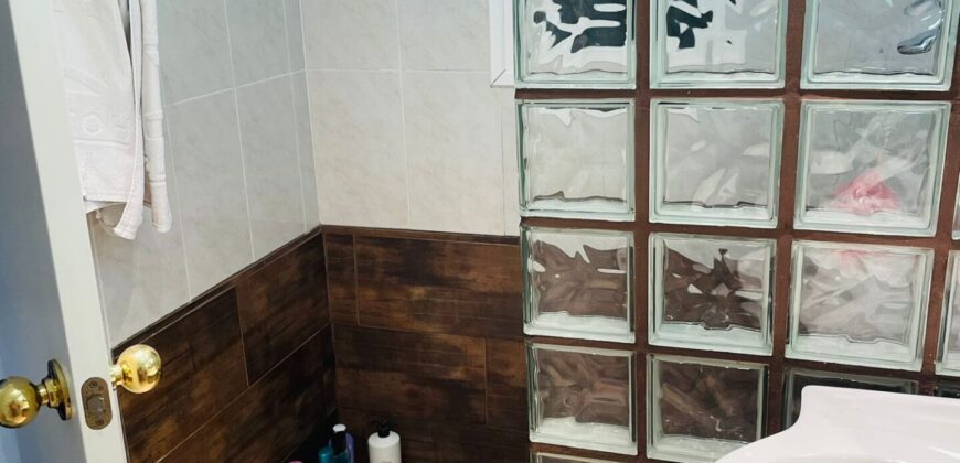 CASA ADOSADA A POCOS MINUTOS DE LA PLAYA Y CENTRO