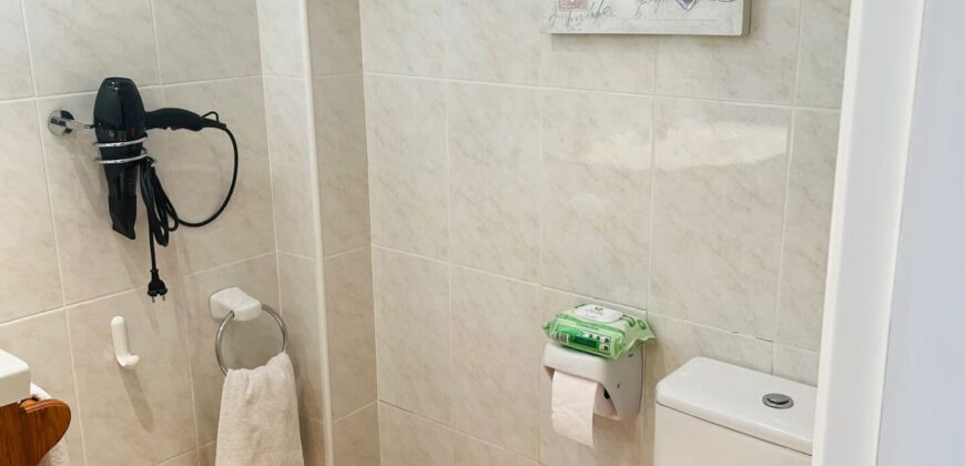 CASA ADOSADA A POCOS MINUTOS DE LA PLAYA Y CENTRO