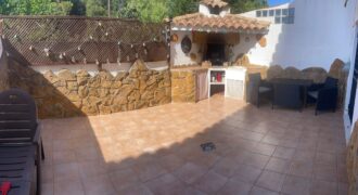 CASA ADOSADA A POCOS MINUTOS DE LA PLAYA Y CENTRO