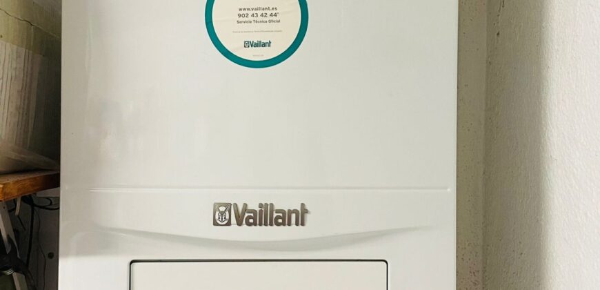 CASA ADOSADA A POCOS MINUTOS DE LA PLAYA Y CENTRO