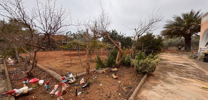 CHALET CON 7757 M² DE PARCELA