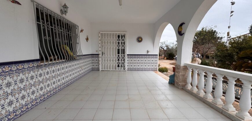 CHALET CON 7757 M² DE PARCELA