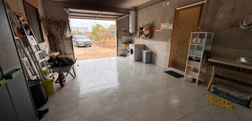 CHALET CON 7757 M² DE PARCELA