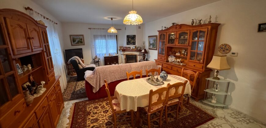 CHALET CON 7757 M² DE PARCELA