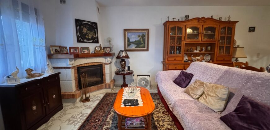 CHALET CON 7757 M² DE PARCELA