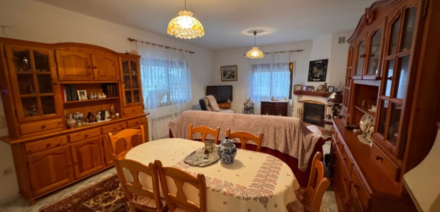 CHALET CON 7757 M² DE PARCELA