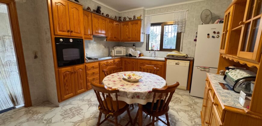 CHALET CON 7757 M² DE PARCELA