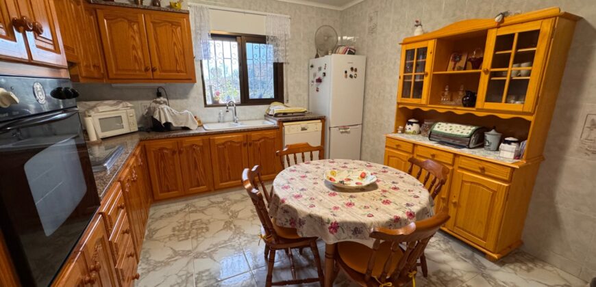 CHALET CON 7757 M² DE PARCELA