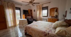 CHALET CON 7757 M² DE PARCELA