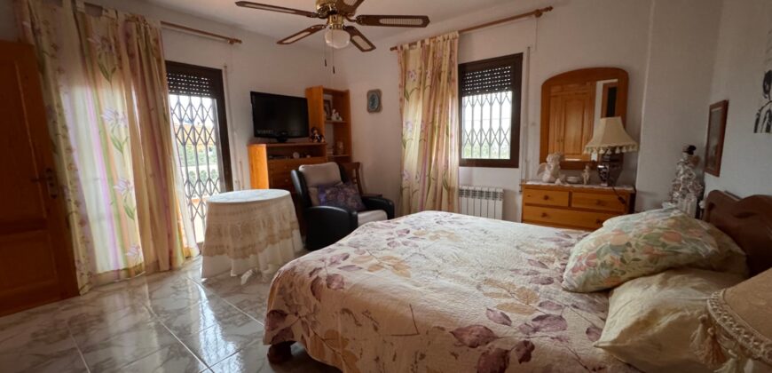 CHALET CON 7757 M² DE PARCELA