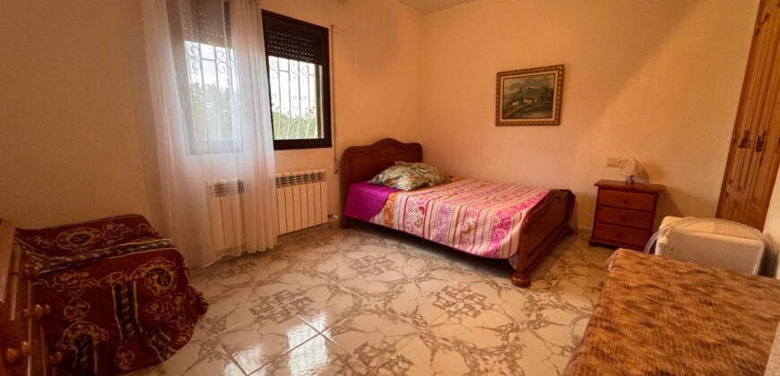 CHALET CON 7757 M² DE PARCELA