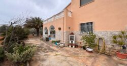 CHALET CON 7757 M² DE PARCELA