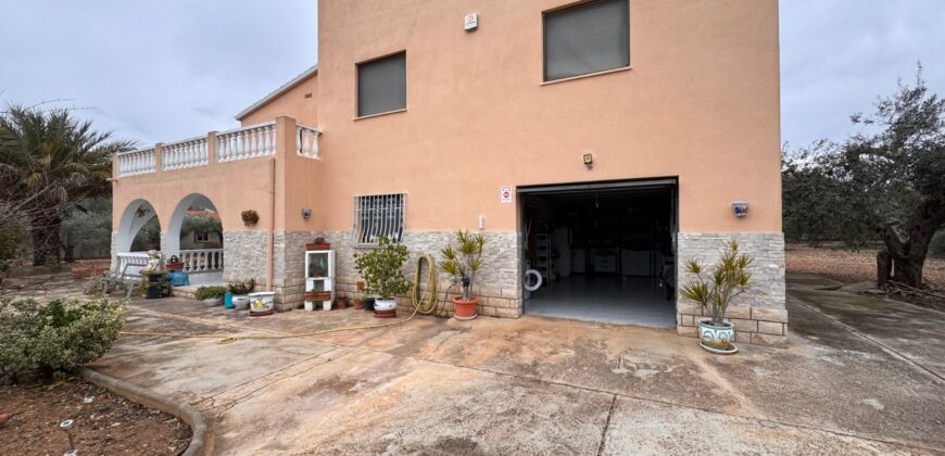 CHALET CON 7757 M² DE PARCELA