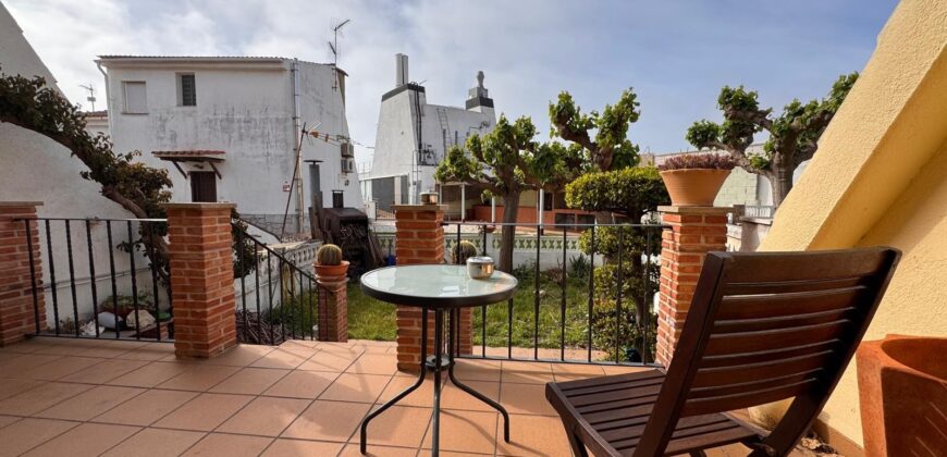 CASA ADOSADA EN COSTA NORTE